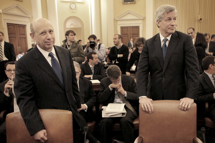Government report blames regulators and financial institutions for economic crisis