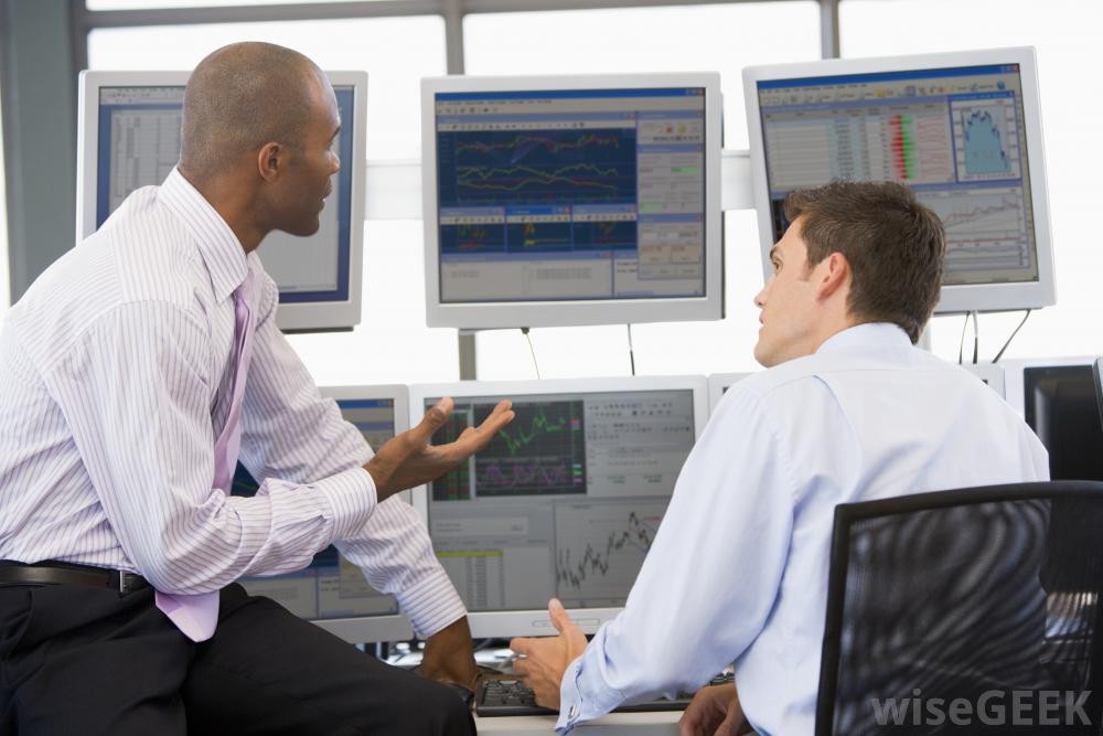 What does a Financial Analyst do What does a Financial Analyst do