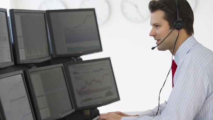 What Does a Financial Analyst Do (with pictures)