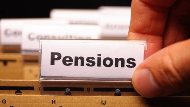 Which pension schemes do target date funds suit