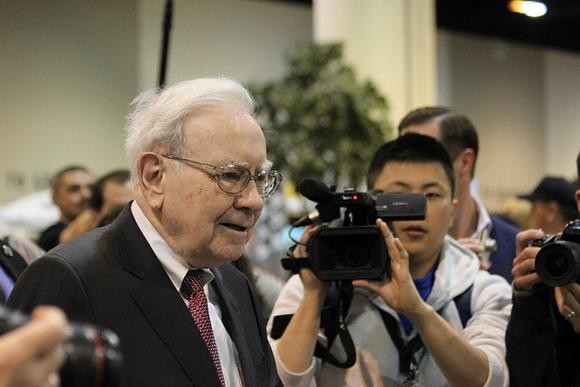 Bet on Buffett’s Berkshire Hathaway to beat smallcap stocks