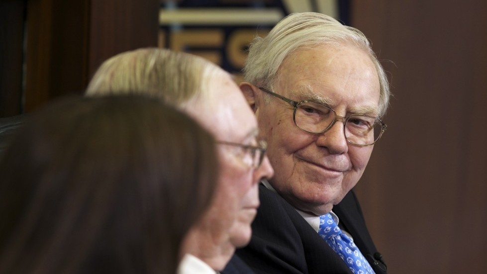 Buffett BofA Bet Helps Berkshire Beat S P 500