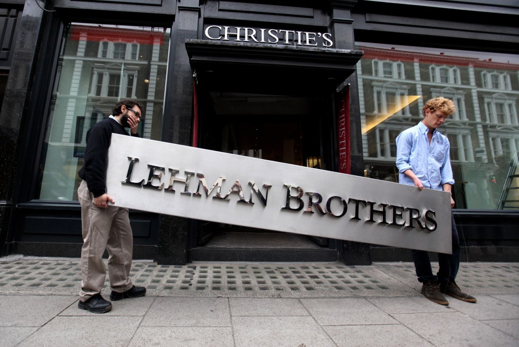 The reasons that caused Lehman Brothers to collapse