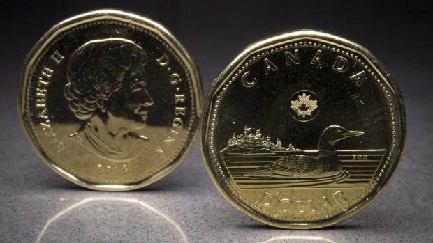 Loonie declines amid lower crude oil prices