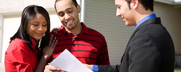 Should You Hire a Real Estate Agent or Lawyer to Buy a House