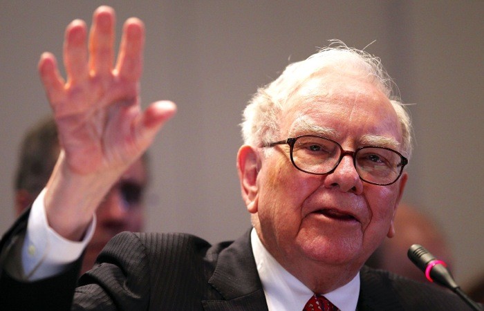 How Does Warren Buffet Consistently Beat the Market