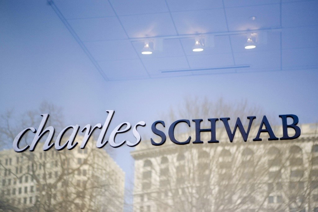 What Every Investor Should Know About Schwab s Free New Advice Service