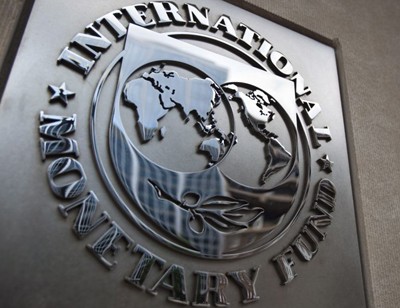 IMF sees higher global growth warns of deflation risks