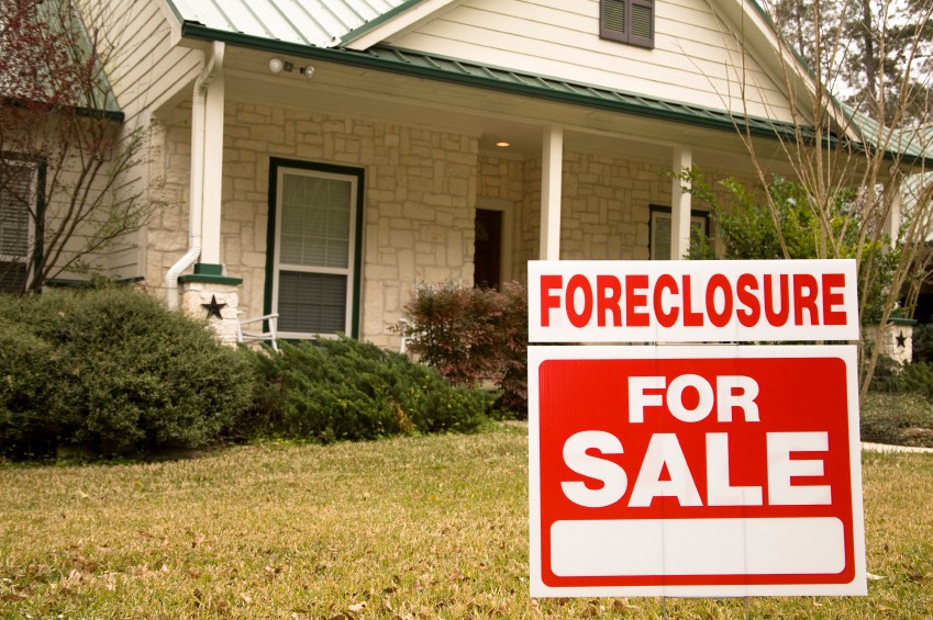 The Pros and Cons of Foreclosed Real Estate